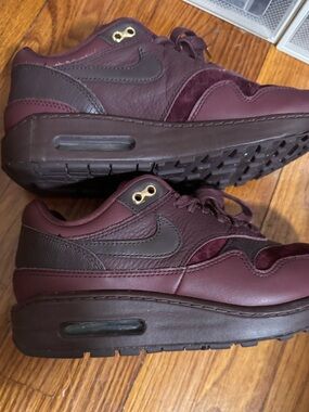 Nike women Burgundy and Dark Brown Leather Sneakers